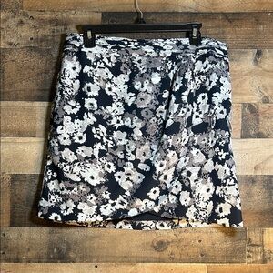 Banana Republic Black and White Floral Mini Skirt - Size 10